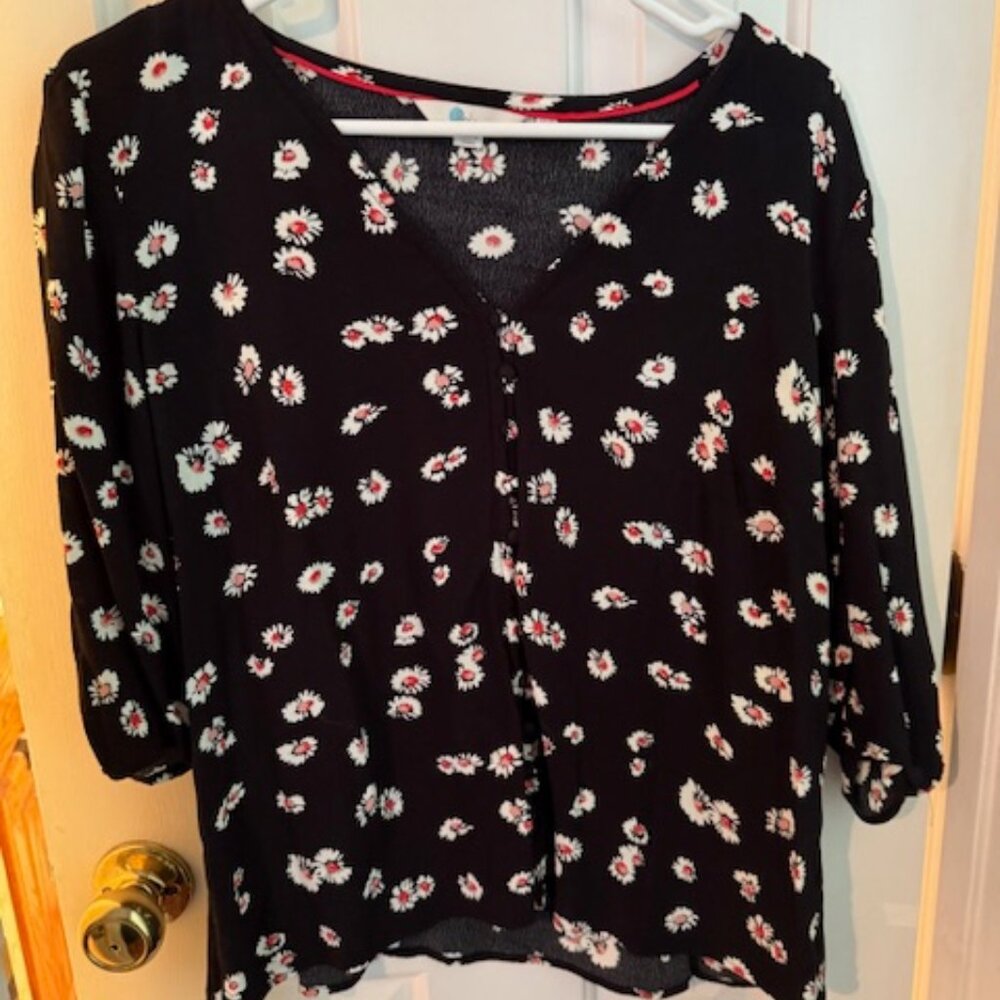 Boden black v- neck blouse with daisy print size 16